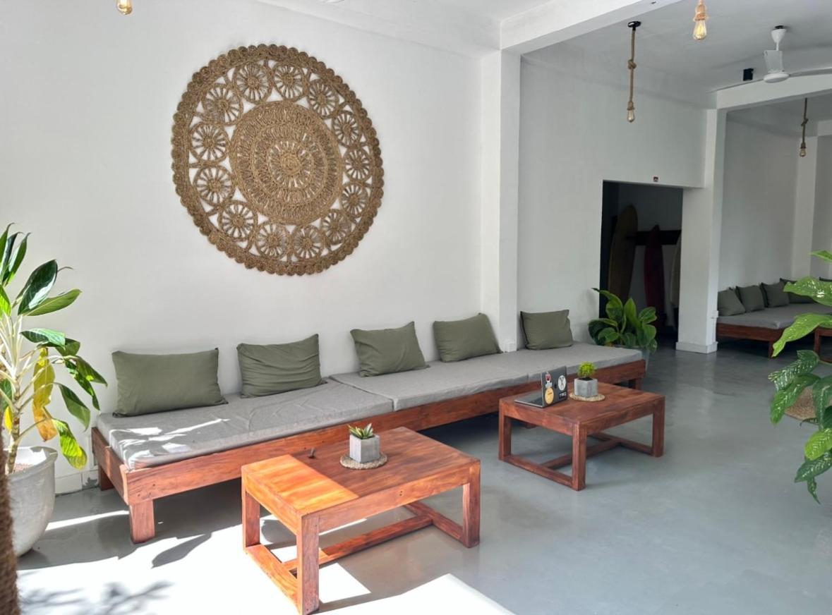 Drifter - Rooms & Food Midigama Timur Bagian luar foto