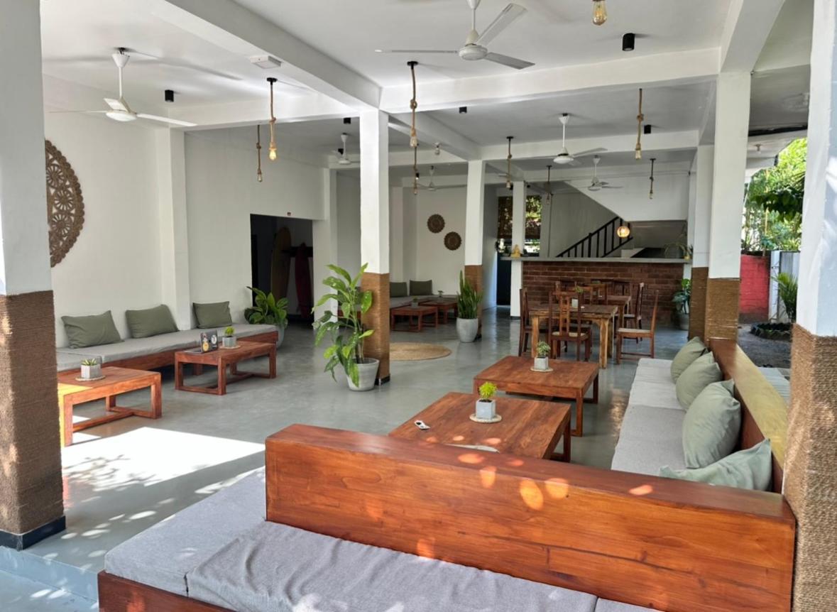 Drifter - Rooms & Food Midigama Timur Bagian luar foto