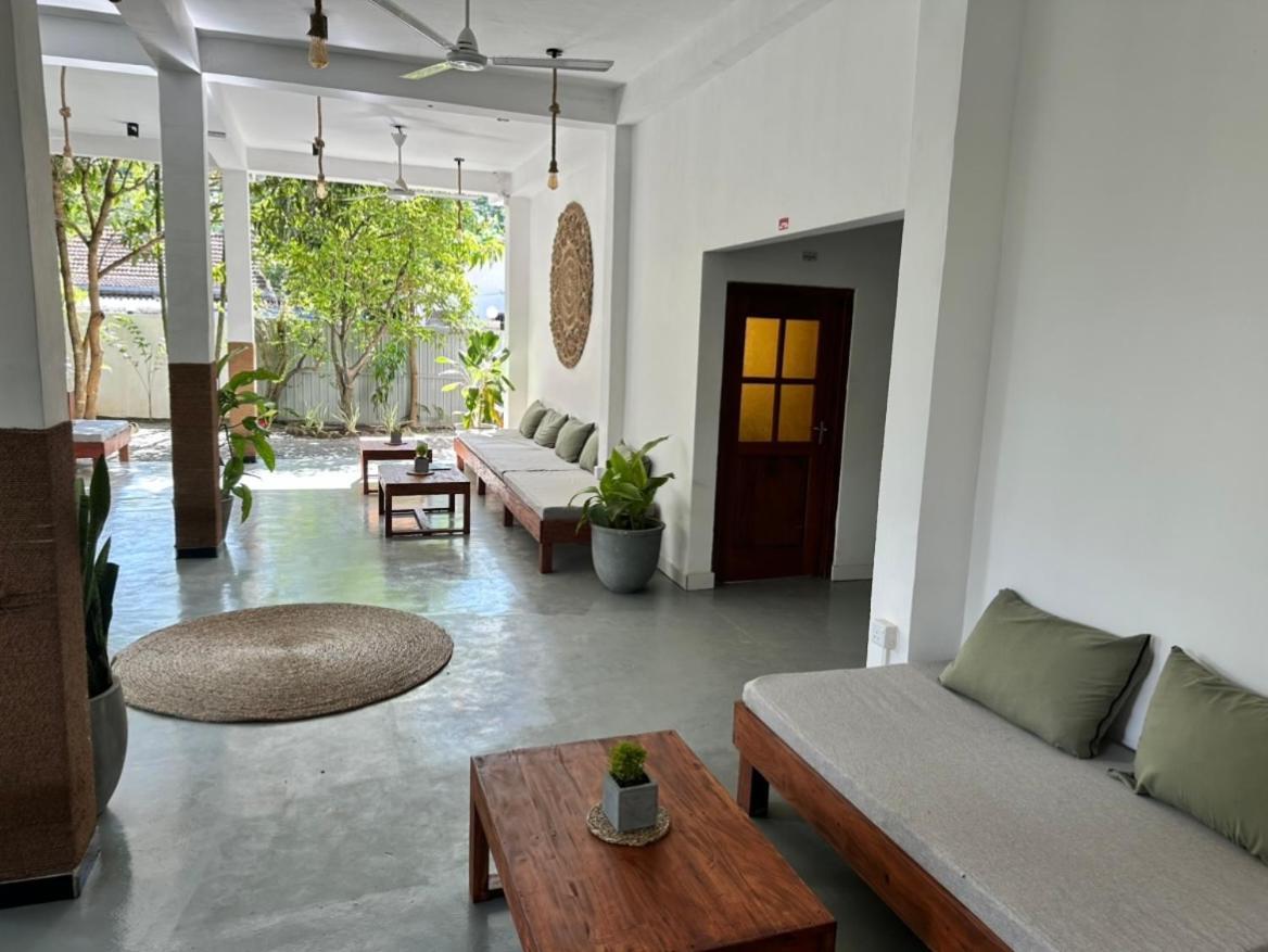 Drifter - Rooms & Food Midigama Timur Bagian luar foto