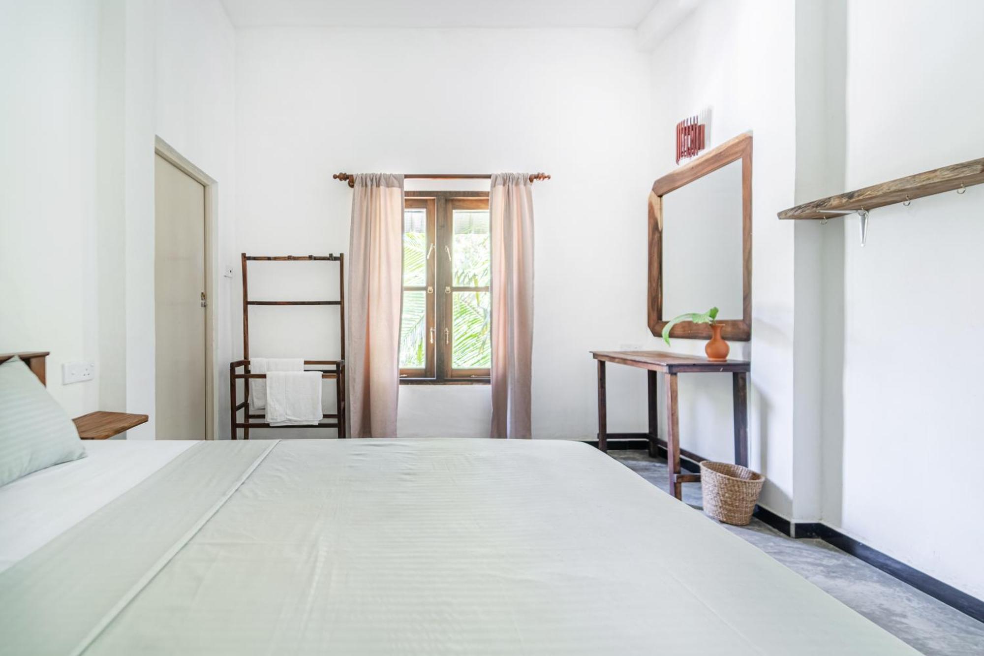 Drifter - Rooms & Food Midigama Timur Bagian luar foto