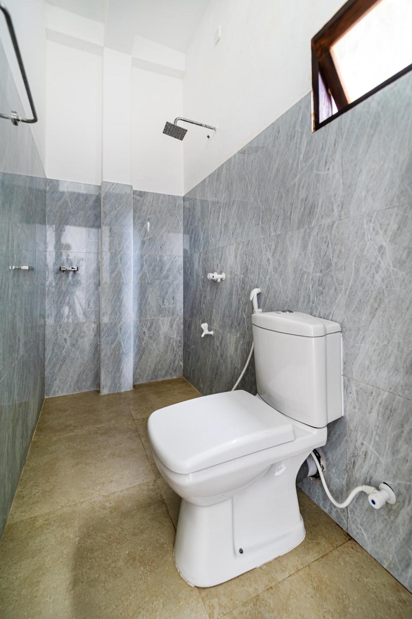 Drifter - Rooms & Food Midigama Timur Bagian luar foto