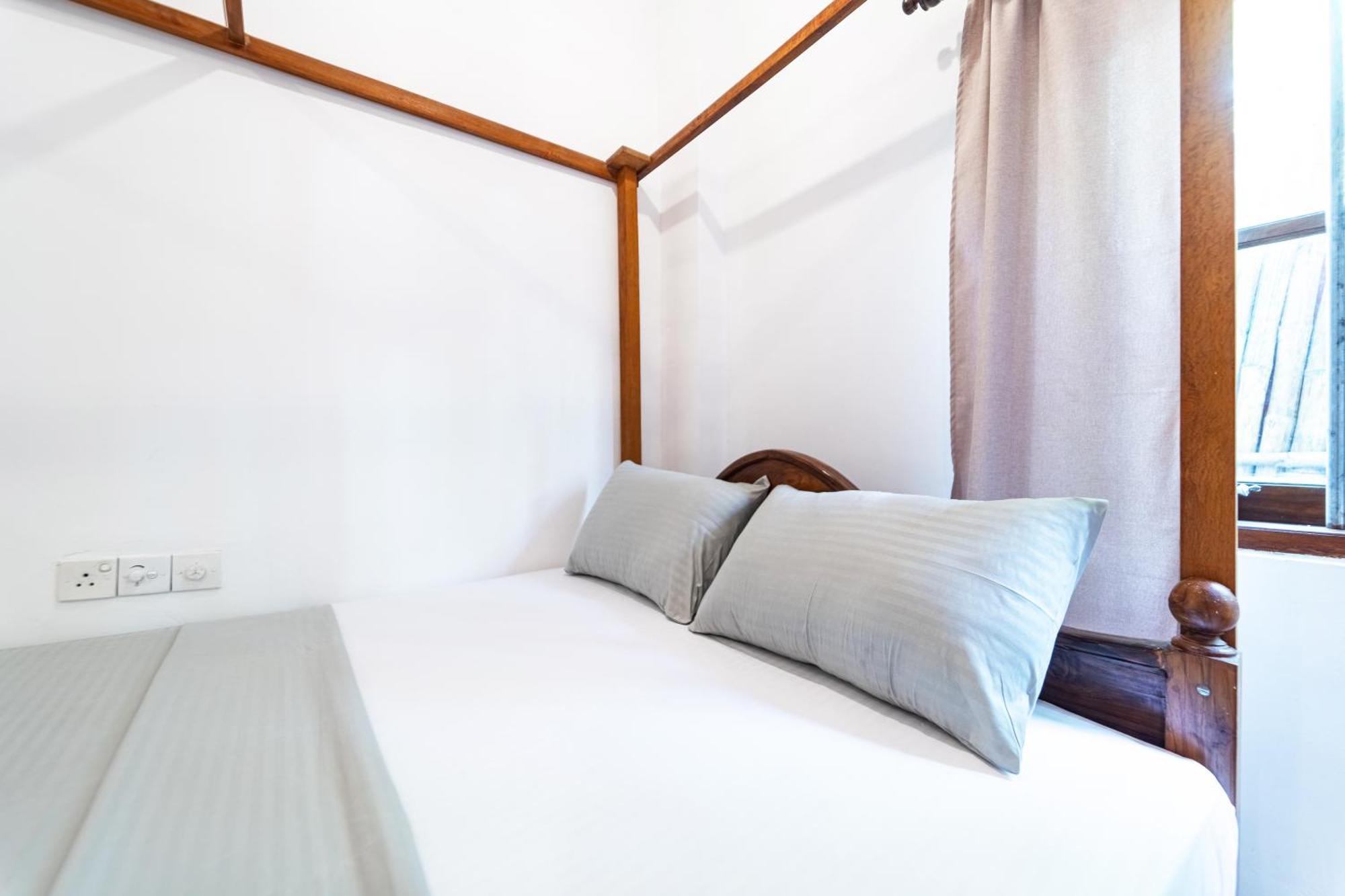 Drifter - Rooms & Food Midigama Timur Bagian luar foto