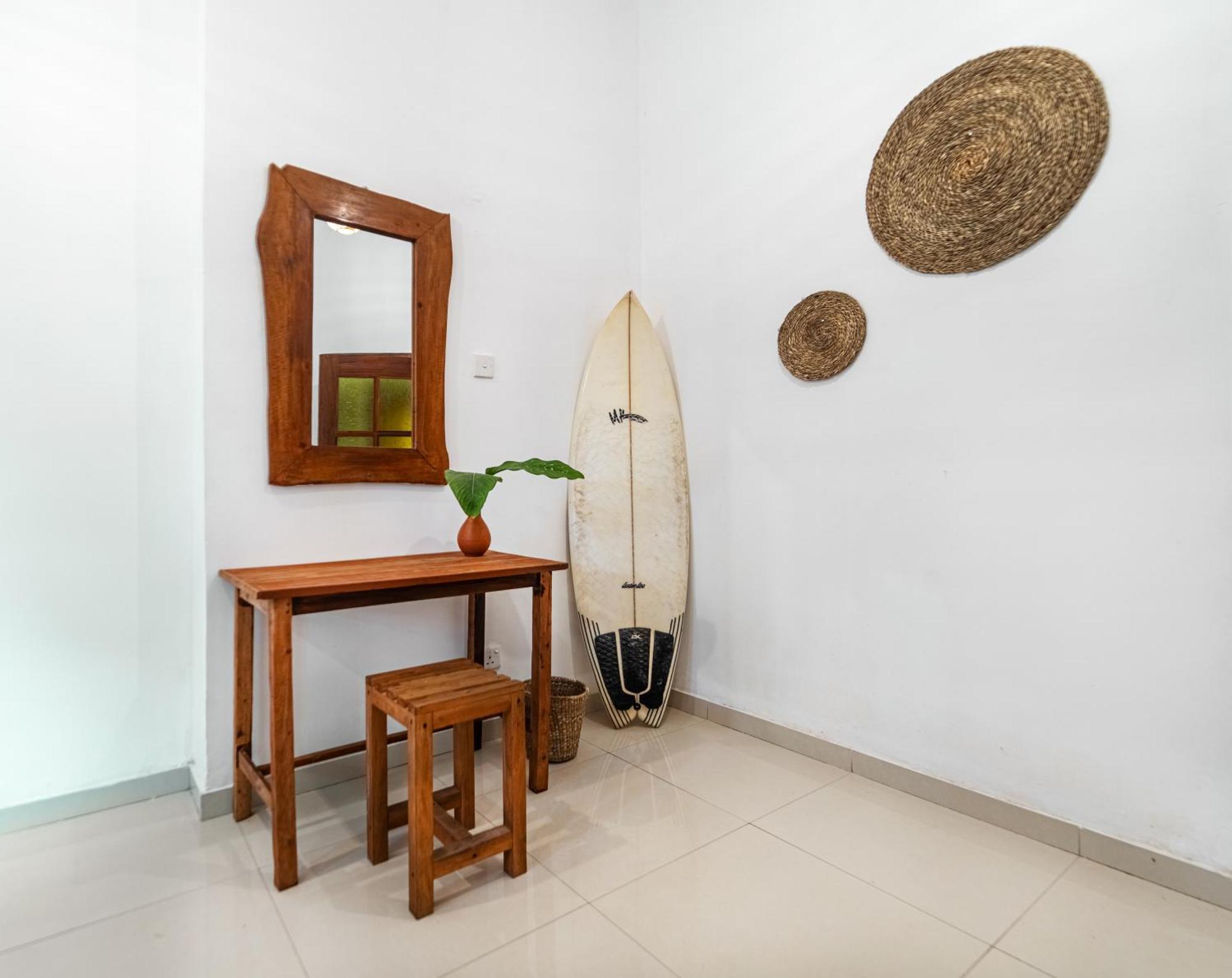 Drifter - Rooms & Food Midigama Timur Bagian luar foto
