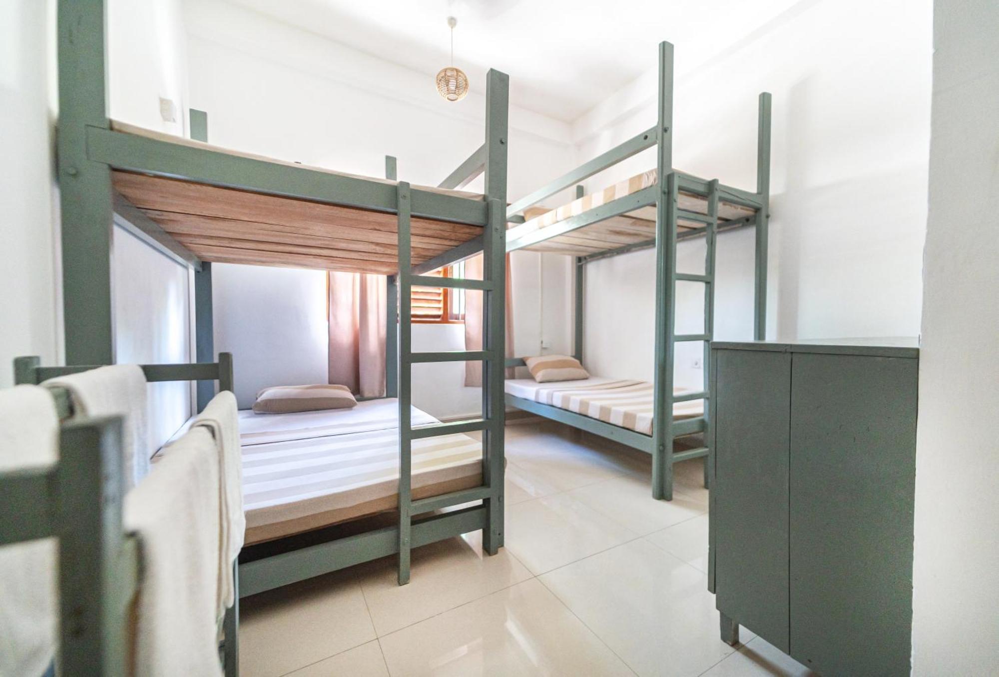 Drifter - Rooms & Food Midigama Timur Bagian luar foto