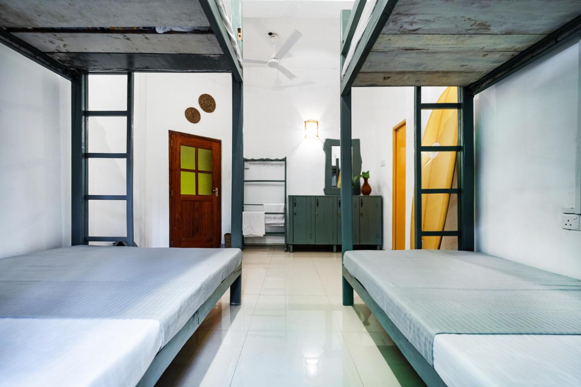 Drifter - Rooms & Food Midigama Timur Bagian luar foto