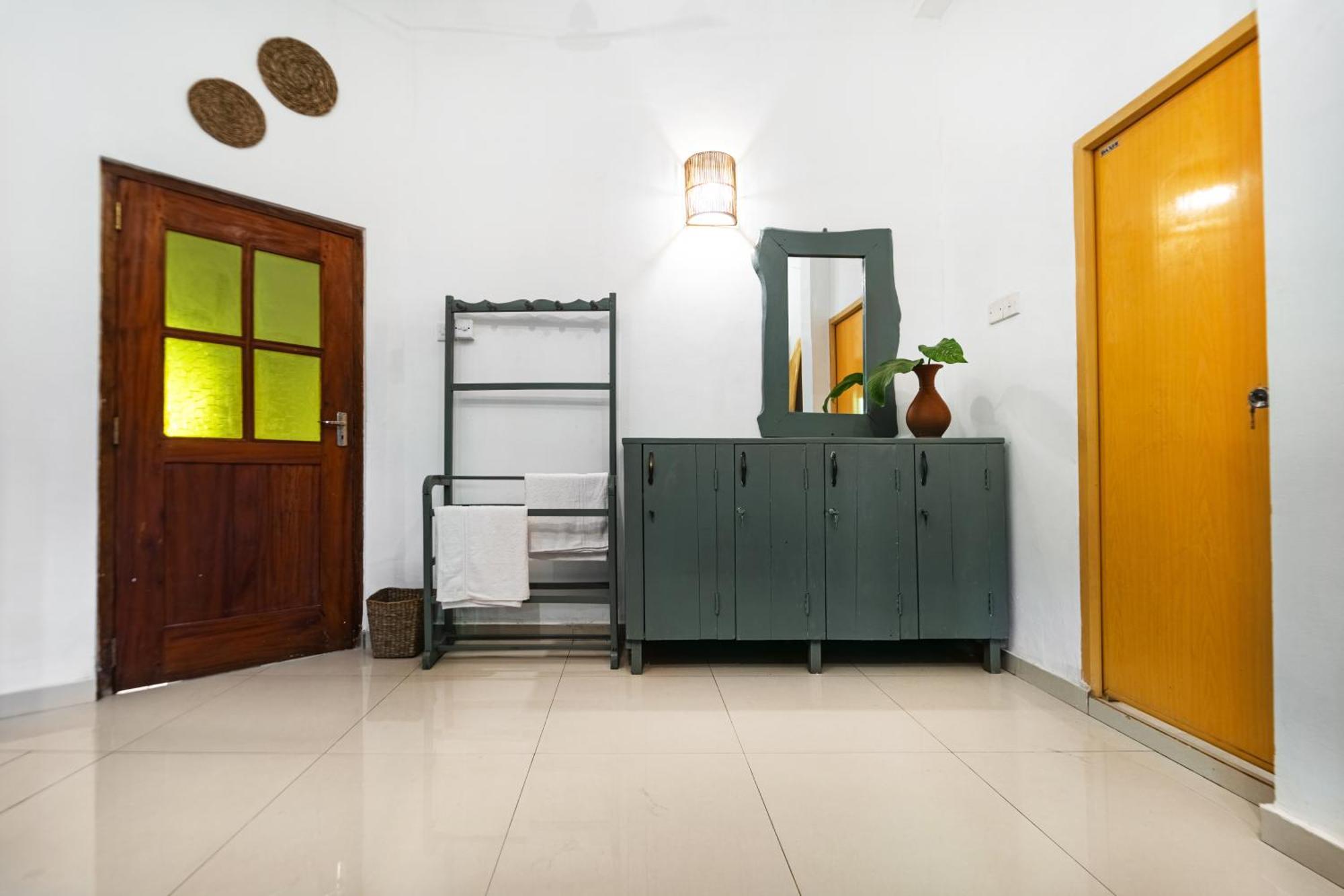 Drifter - Rooms & Food Midigama Timur Bagian luar foto